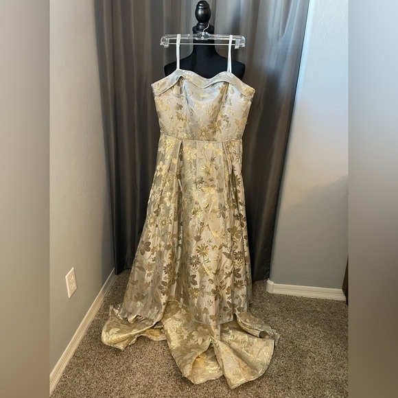 MacDuggal Brocade High Low Gown, Size 12 NWOT - Picture 8 of 9